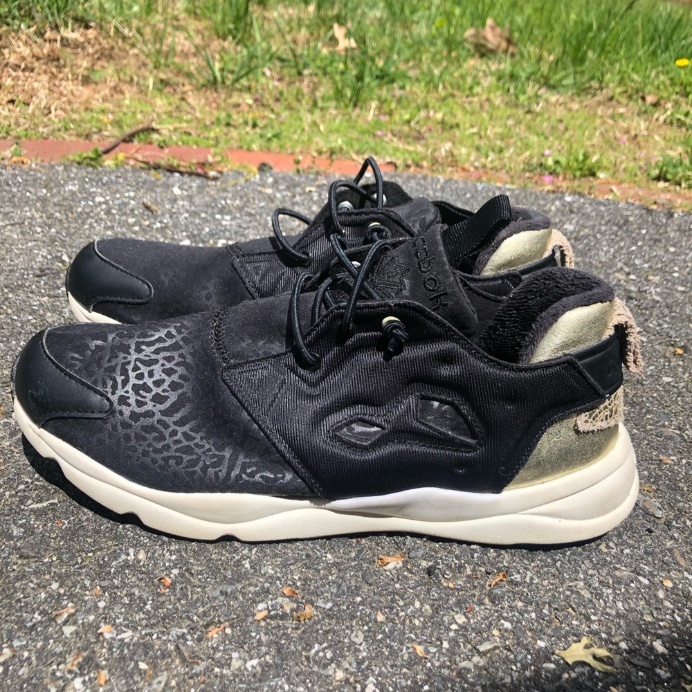 Hardly worn Reebok sneakers - Picture 2 of 4